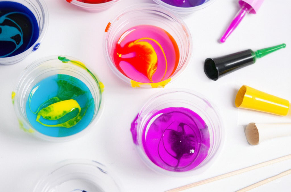 Colour mixing with resin dyes